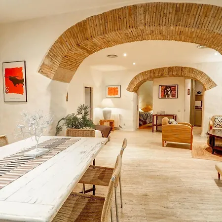 Charming House By Hello Homes *