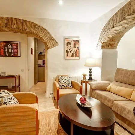 Charming House By Hello Homes *